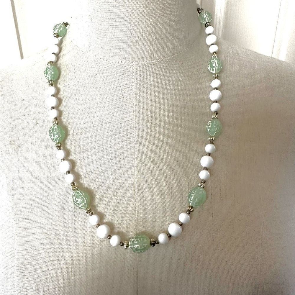 Green and white vintage beaded necklace